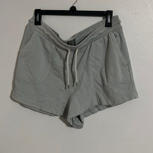 Gap sweat shorts used good condition